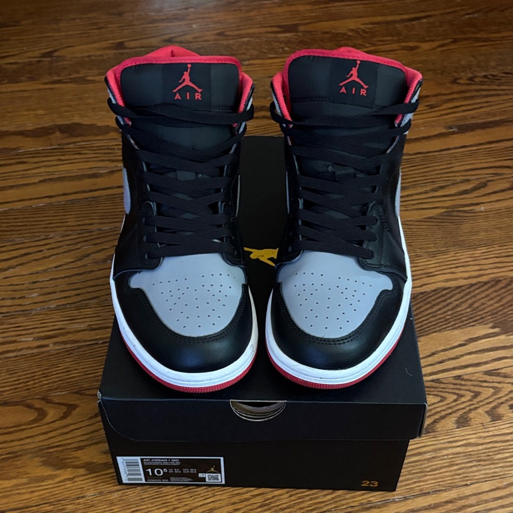 Nike Air Jordan High-Top Sneakers - Black/Cement Grey-Fire Red